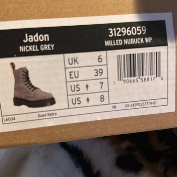 NWT Dr. Marten Jadon - Picture 2 of 4